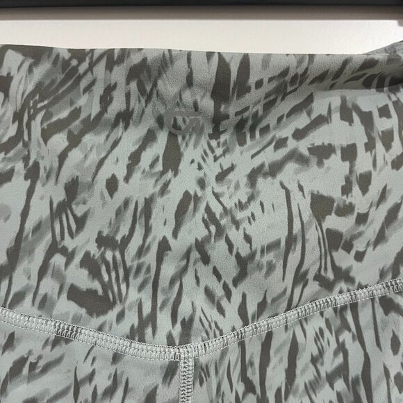 Gap Fit Studio green pattern Sky High Leggings - Picture 3 of 5